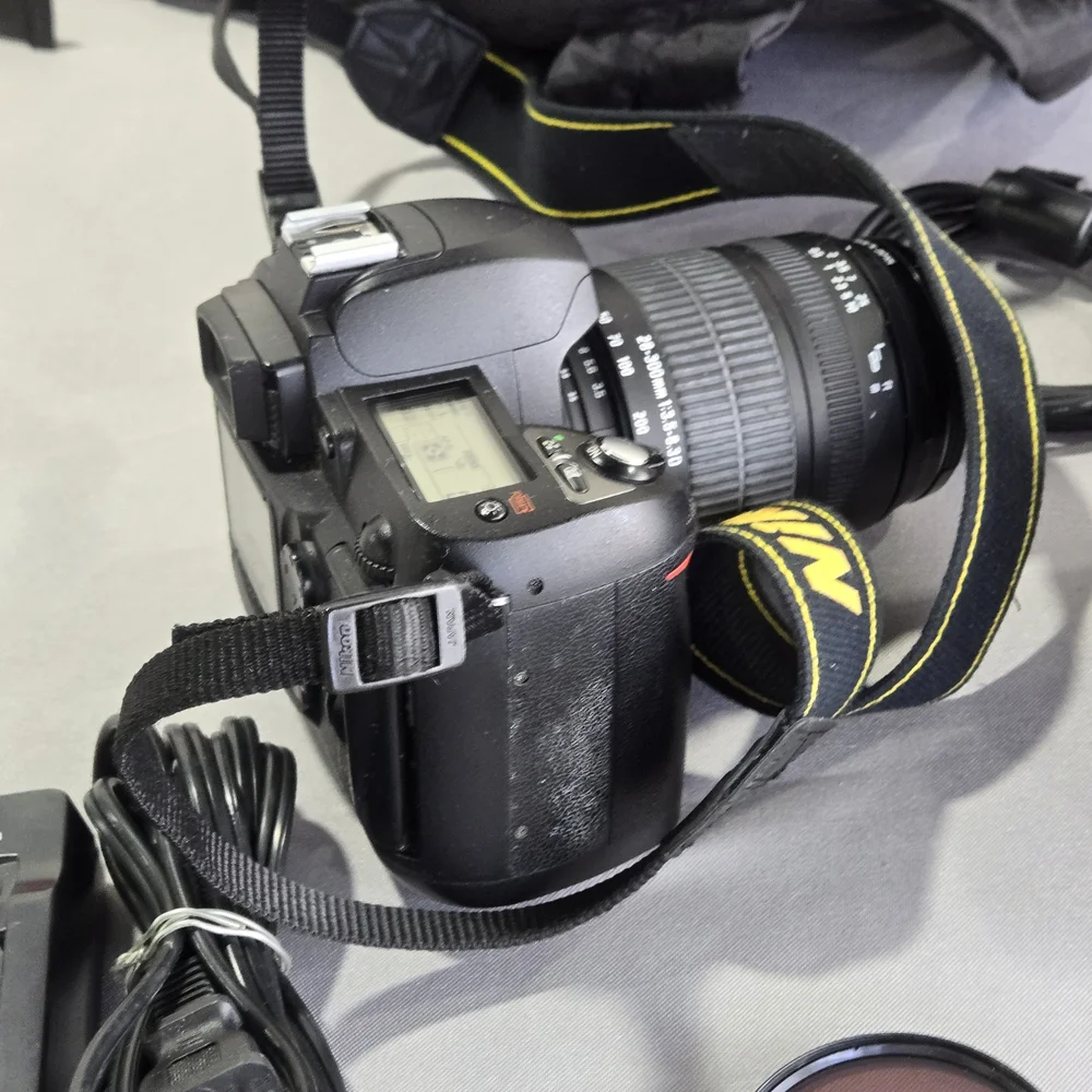 NIKON D70 DIGITAL CAMERA, Sigma ZOOM 28-300 LENS, Battery, Charger, Case, Strap